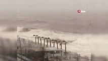 Şiddetli Yağış ve Fırtınanın Etkili Olduğu Konyaaltı Sahili Böyle Görüntülendi
