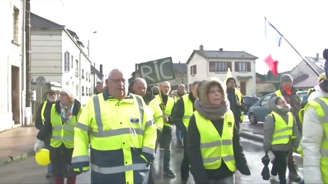 Marcon démission! , À Fismes dans la Marne, des gilets jaunes défilent dans le centre-ville