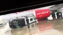 Antalya Havaalanı'nda devrilen otobüs ve zarar gören polis helikopteri - ANTALYA