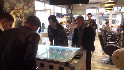 Bu Berberde Sıra Bekleyenler Sıkılmıyor