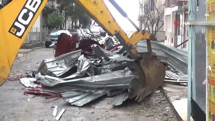 İzmir'de Fırtınanın Ardından Yaralar Sarılmaya Başlandı