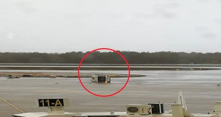 Antalya Havalimanında Fırtına Nedeniyle Otobüs Devrildi: 12 Yaralı Var