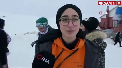 Şalvarlı teyzelerin kızak keyfi...