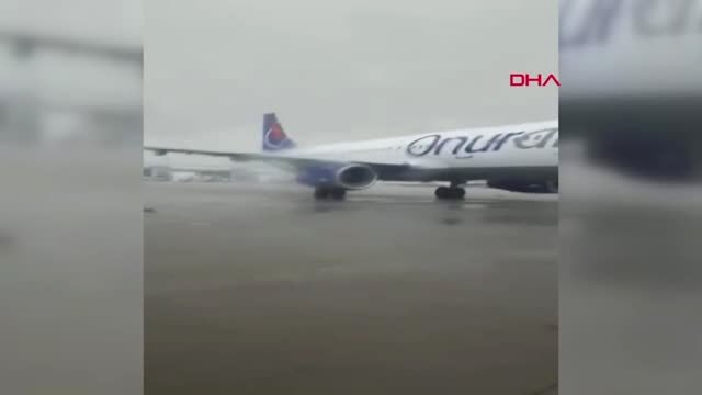 Antalya Havalimanı'nda Hortum Anı Amatör Kameralara Yansıdı-5