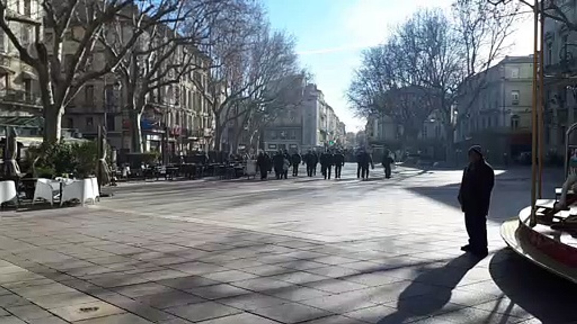 Avignon Les Gilets Jaunes Face Aux Crs Sur La Place De Lhorloge