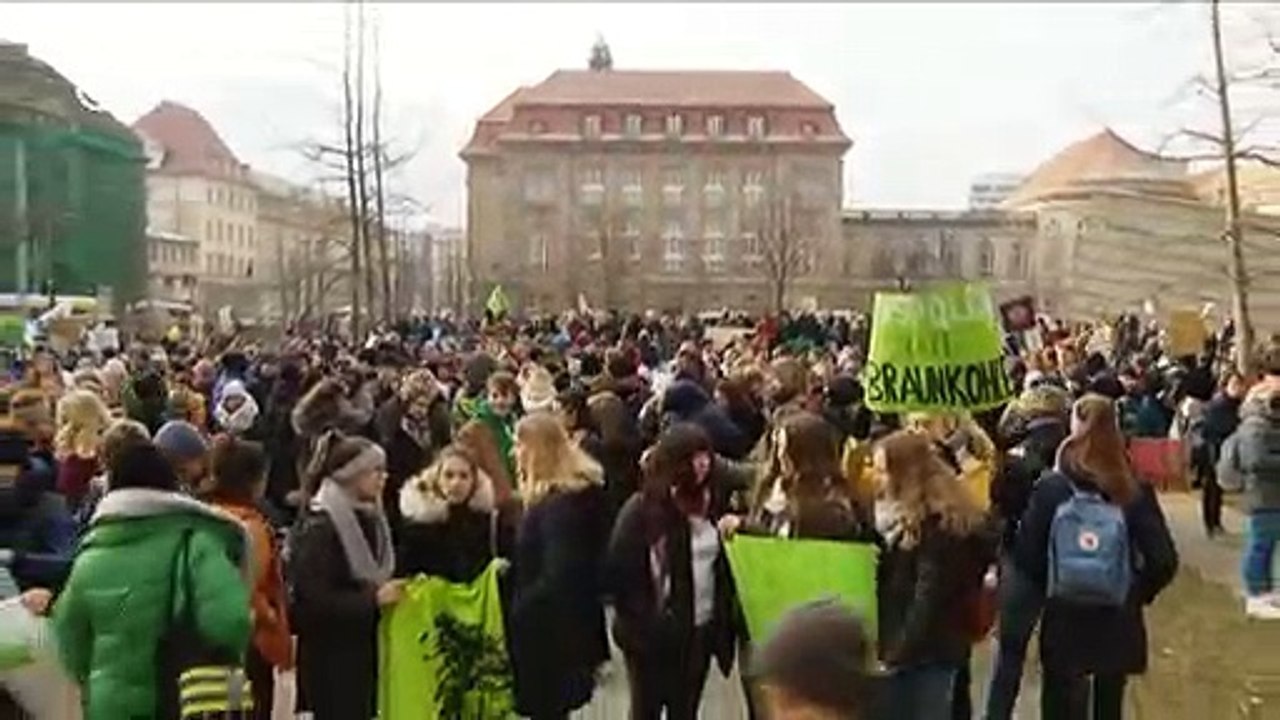 Tausende Schüler und Studenten protestieren für Klimaschutz | DW Nachrichten