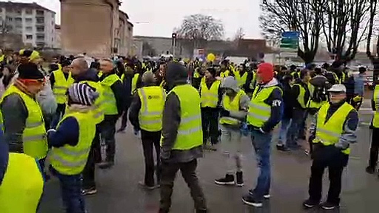 Les Gilets jaunes en musique à Bourg-en-Bresse