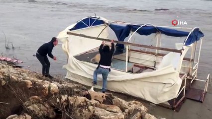 Fırtına tekneleri vurdu, tur teknesi böyle sürüklendi