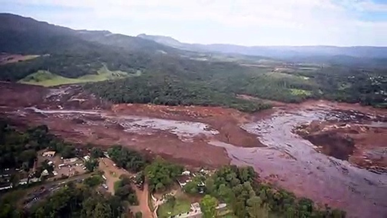 Hunderte Tote nach Bruch eines Staudamms in Brasilien befürchtet