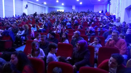 Kastamonu’da çocuklar aileleriyle birlikte tiyatronun tadını çıkardı