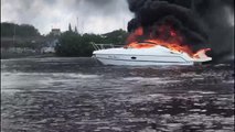Lancha pega fogo e explode em Paranaguá neste sábado (26)