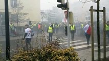 Les gilets jaunes devant le commissariat de police de Forbach