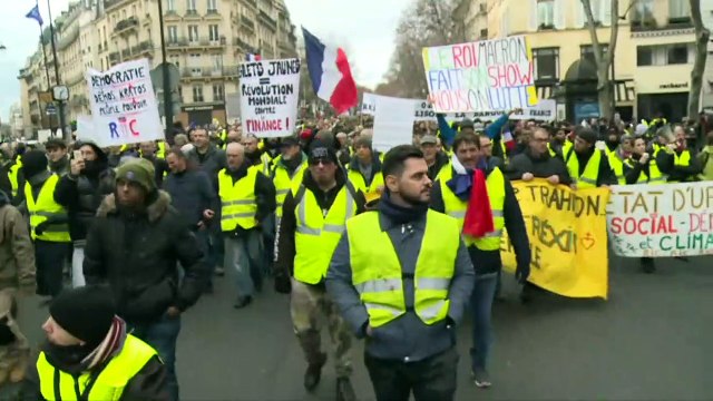 A Paris, des gilets jaunes peu confiants dans le grand débat