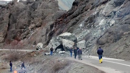 Suşehri-İmranlı kara yolunda heyelan - SİVAS