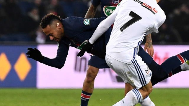 22e j. - Thiago Silva : Neymar est triste