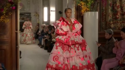 '꽃의 향연' 봄 맞이 파리 패션쇼 / YTN