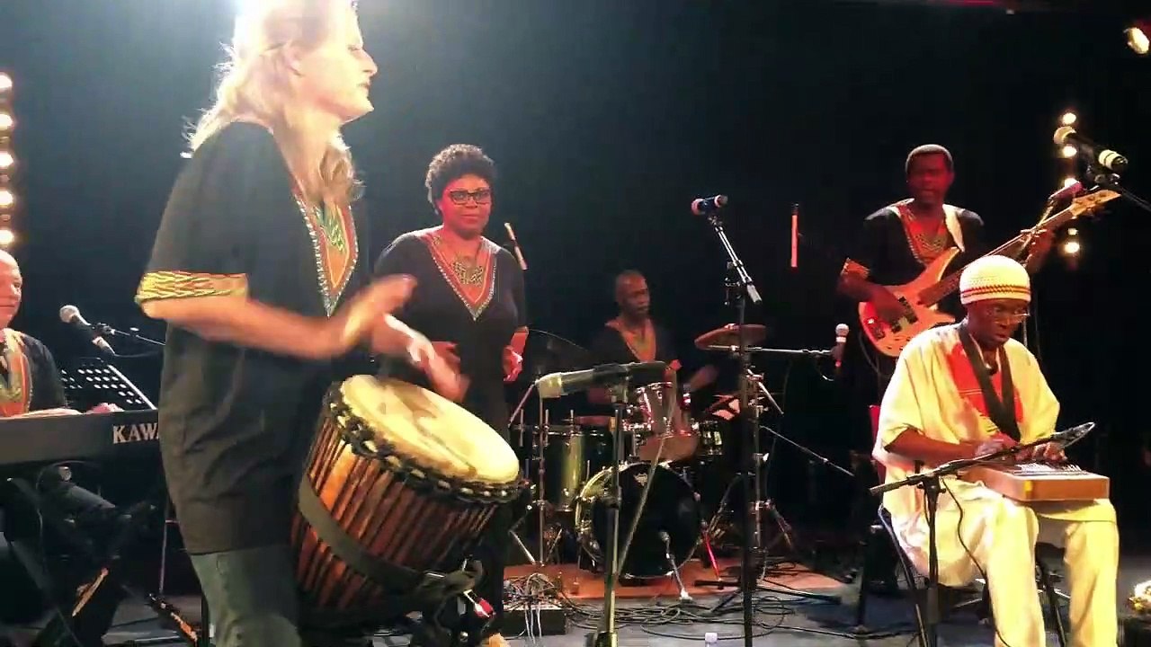 Isabelle GUIDON Percussionniste solo percussions Afrobeat Jazz djembe