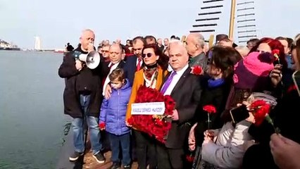 Mübadiller atalarını denize karanfil bırakarak andı - SAMSUN