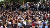 Guaidó admite que habló con funcionarios del gobierno de Maduro
