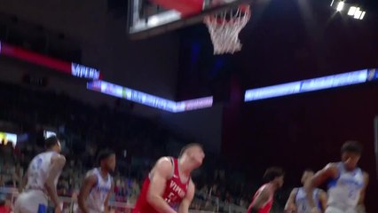 Isaiah Hartenstein hammers it home