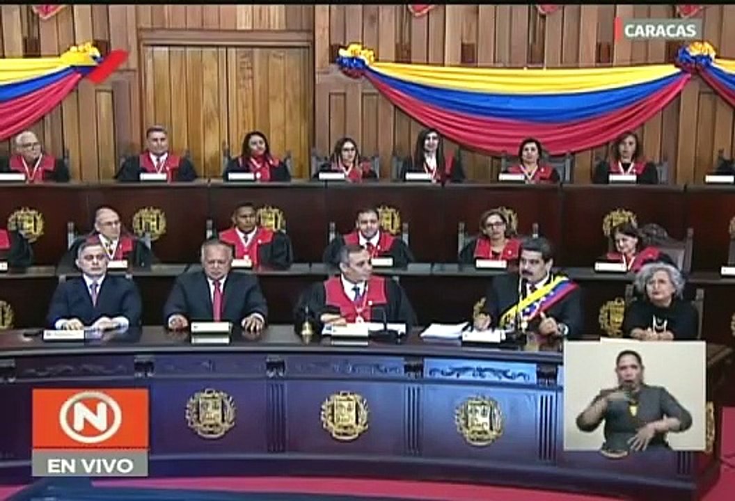 Maduro recibe llamada de Vladimir Putin apoyándolo ante autoproclamación de Juan Guaidó[1]