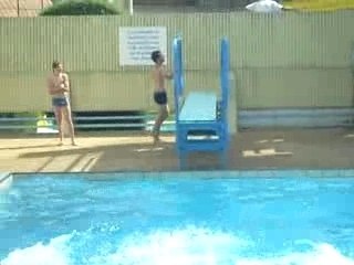 paul a la  piscine