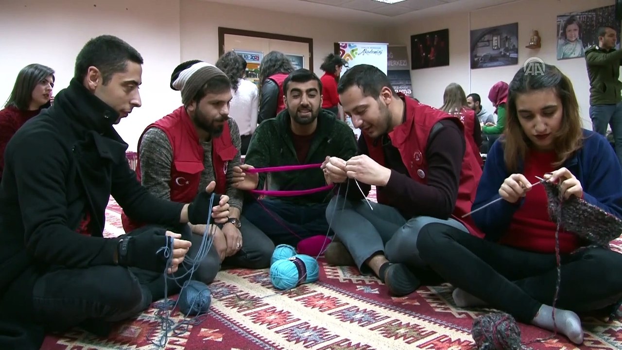 Üniversiteli gençler yarıyıl tatilini köy çocuklarına adadı - ELAZIĞ