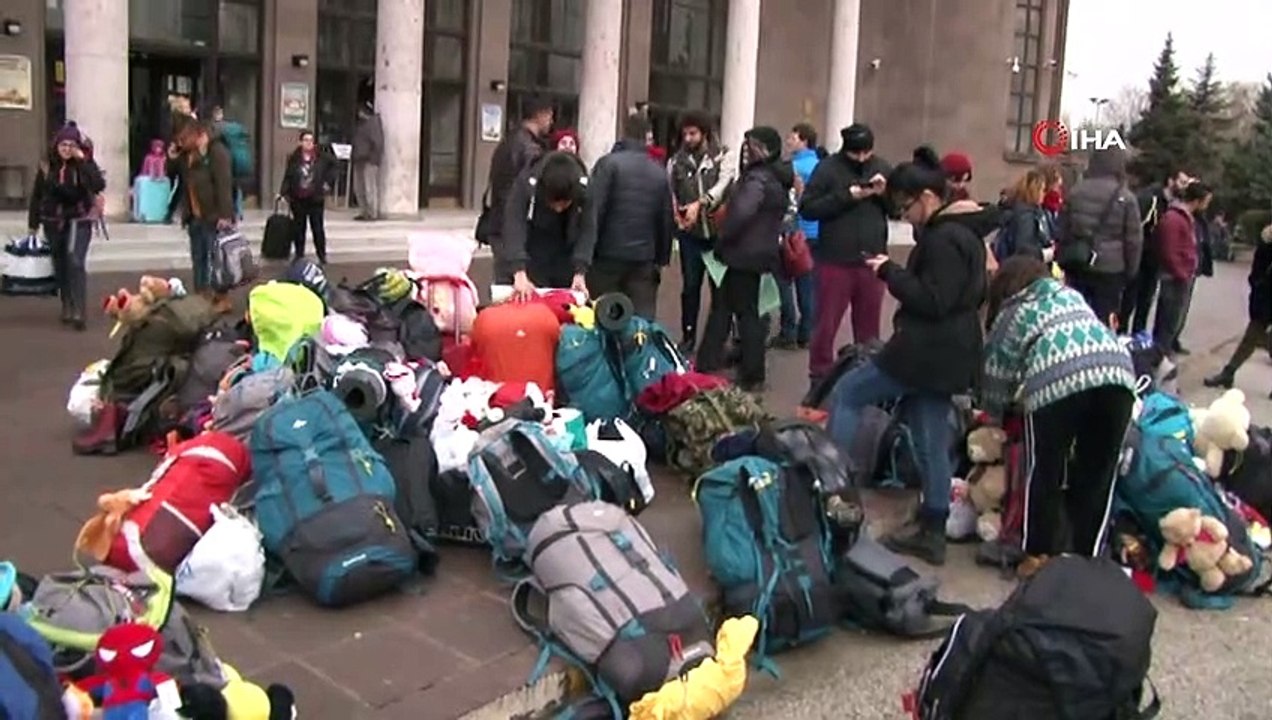 Van Gölü Ekspresi'yle Ankara'dan Van'a kucak dolusu yardım yolculuğu