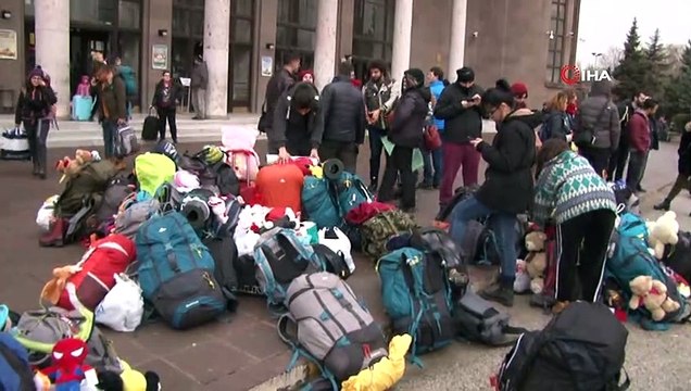 Van Gölü Ekspresi'yle Ankara'dan Van'a kucak dolusu yardım yolculuğu