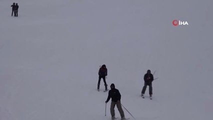 2500 Rakımda Kayağa Yoğun İlgi- Doğunun Önemli Kayak Merkezlerinden Biri Haline Gelen Hesarek'i 1...