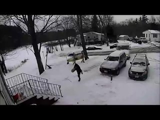 Vidéo drôle : Un colis emporté par le vent !