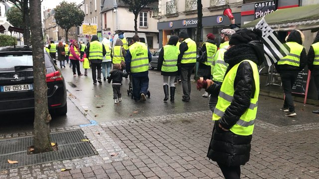 55 gilets jaunes défilent à Châteaubriant ce 27 janvier 2019