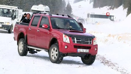 Festival yolunda onlarca araç birbirine girdi