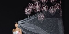 فيديو هذه هي أغرب صيحات فساتين الزفاف من أحدث عروض الأزياء العالمية!