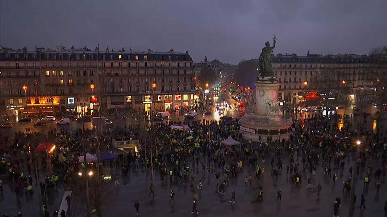 “Coletes amarelos” e confrontos em Paris