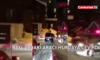 Raylara bırakılan aracı hurdaya çevirdi