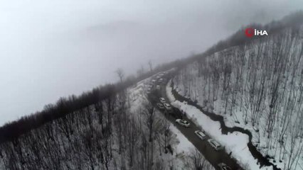 Kartepe'ye Akın Eden Tatilcilerin Oluşturduğu Kuyruk Havadan Görüntülendi