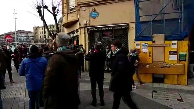 Athletic Club - Real Betis: Aficionados béticos en los aledaños de San Mamés