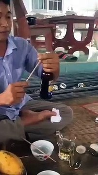 Décapsuler une bière avec une baguette (Fail)