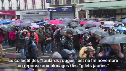 Des "foulards rouges" pour "défendre la démocratie"