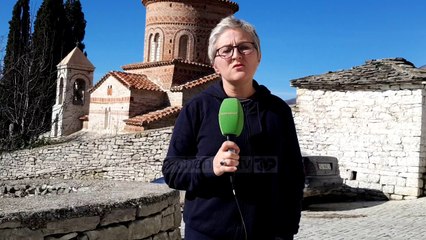 Tjetër çati në kishën e Labovës, hera e tretë që zëvendësohen tjegullat pas restaurimit