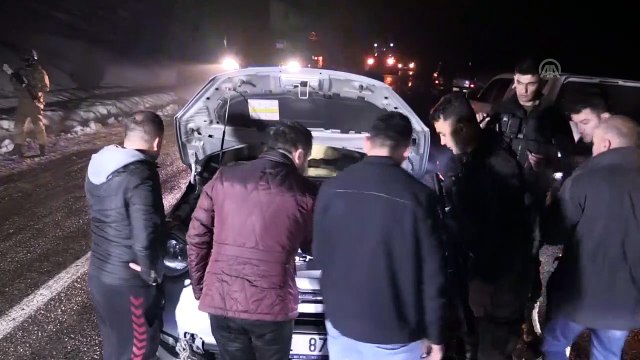 Hakkari-Van kara yoluna çığ düştü - HAKKARİ
