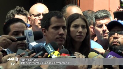 Guaidó ofrece amnistía a militares y Maduro les pide "lealtad"