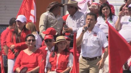 Candidato presidencial del FMLN propone justicia social para gobernar El Salvador