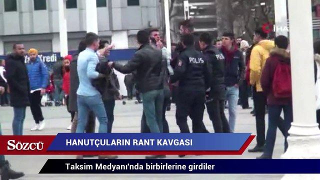 Taksim Meydanı'nda hanutçuların tekme tokat kavgası kamerada