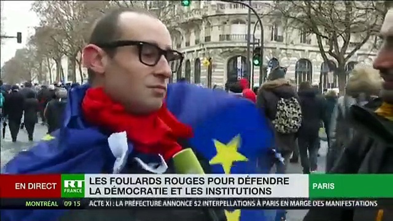 Un manifestant agresse verbalement un journaliste de la chaîne RT en France  en plein direct pendant de longues secondes - Vidéo Dailymotion