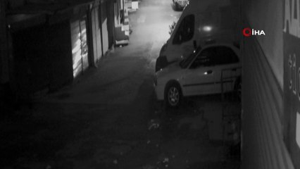 Sokak ortasında yere yatırdığı kadını böyle gasp etti