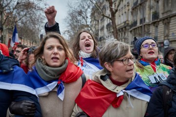 Après les Gilets Jaunes, les Foulards Rouges