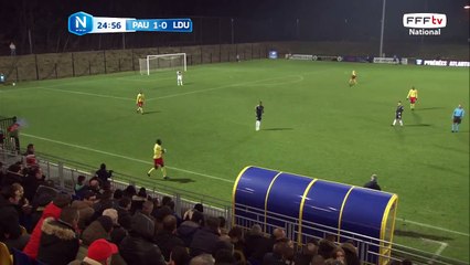 La frappe de JARJU n'est pas cadrée.