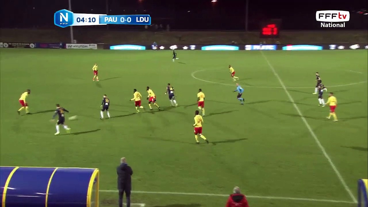 Première frappe du match signé QUENTIN BOISGARD mais elle passe au dessus des buts.